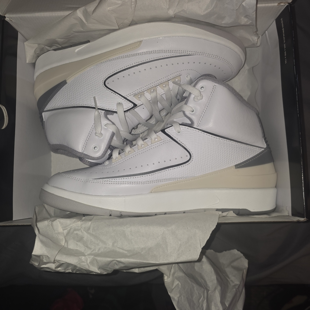 Nike Air Jordan 2 Retro “White/Grey” MenStylish White and Gray High-Top Sneakers